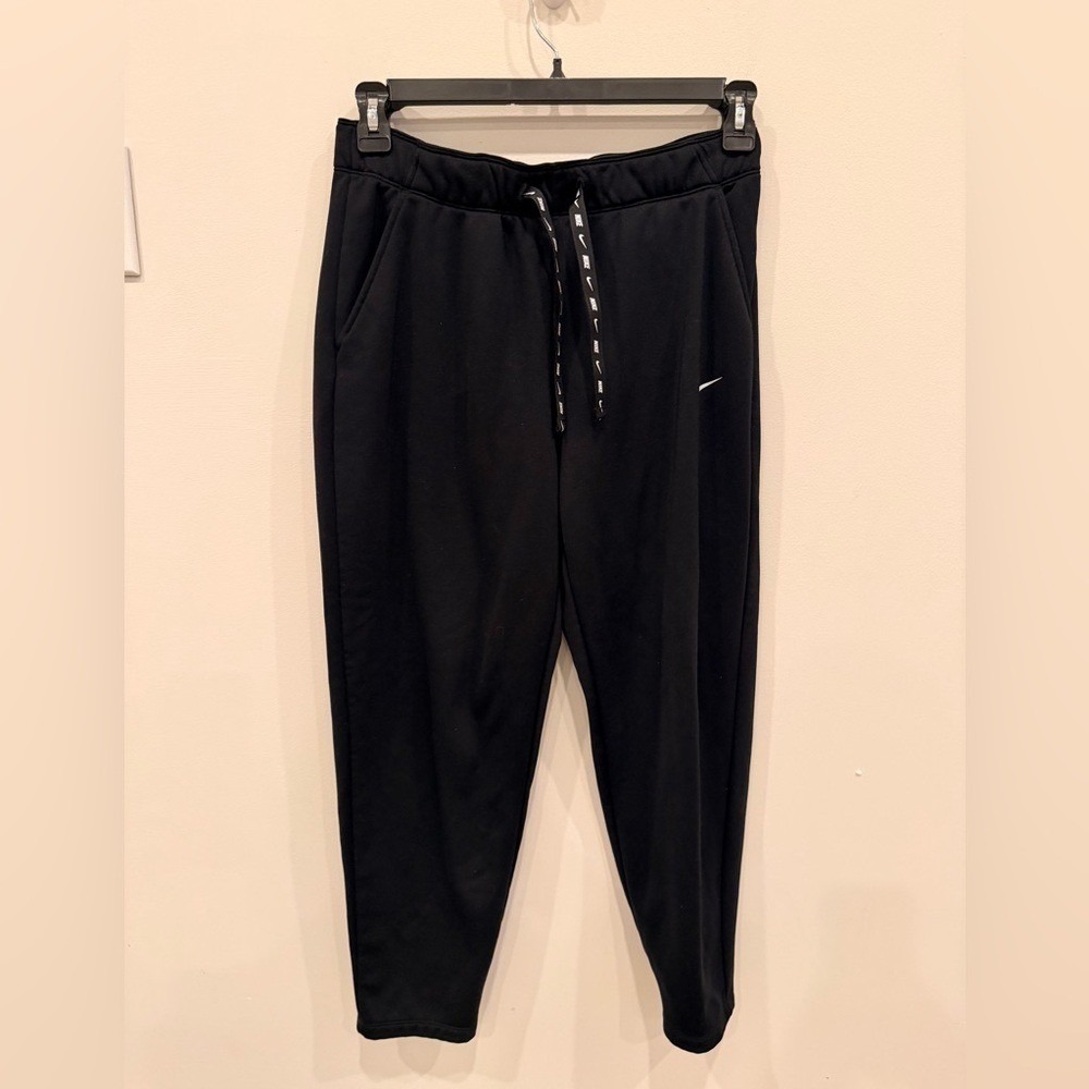 Nike Men's Black Jogger Pants Size Medium Tapered Athletic Joggers
